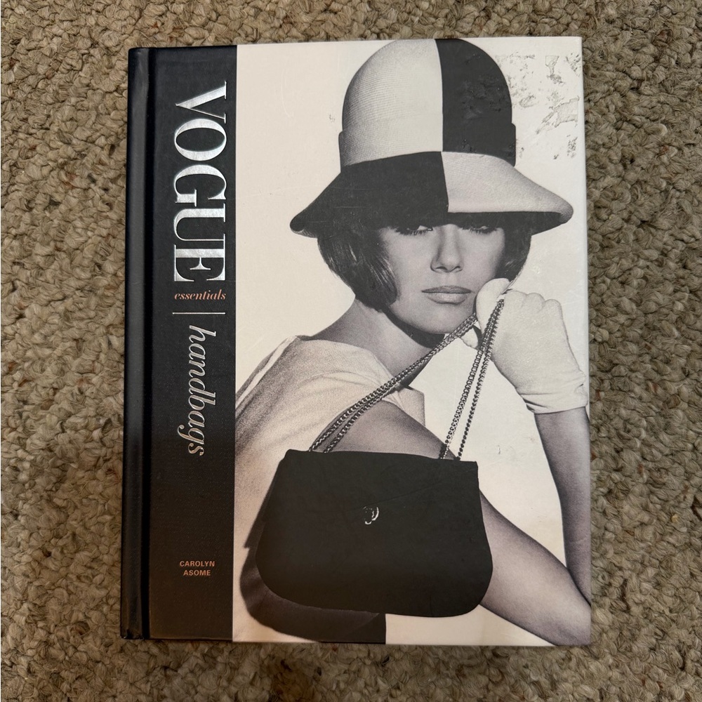 Vogue essentials handbag book